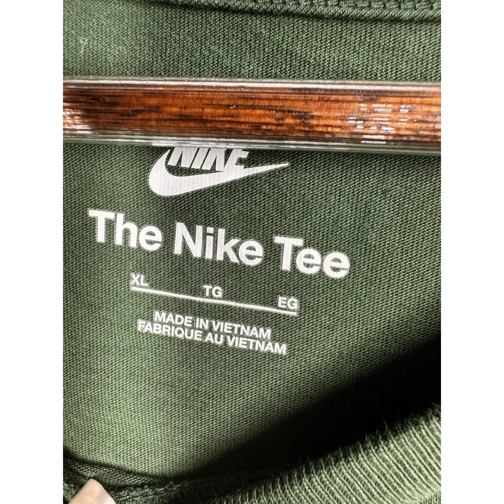 The Nike Tee Men's Size XL Long Sleeve Green Swoosh Logo‎ Regular Fit Crew Neck